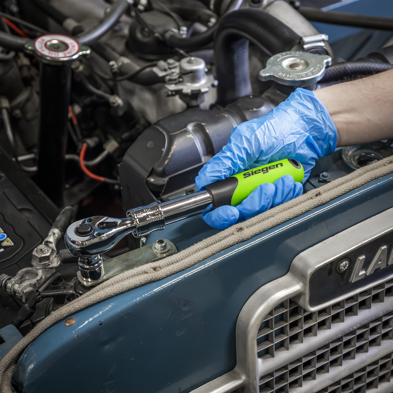 Siegen Extendable Ratchet Wrench 3/8'Sq Drive Siegen Extendable Ratchet Wrench 3/8'Sq Drive