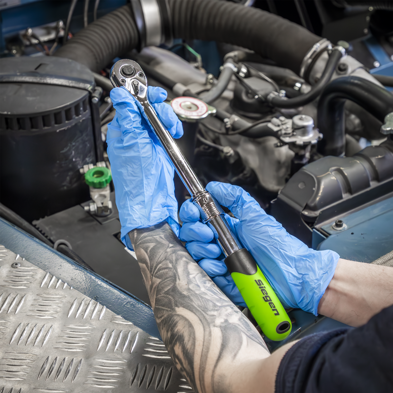 Siegen Extendable Ratchet Wrench 3/8'Sq Drive Siegen Extendable Ratchet Wrench 3/8'Sq Drive